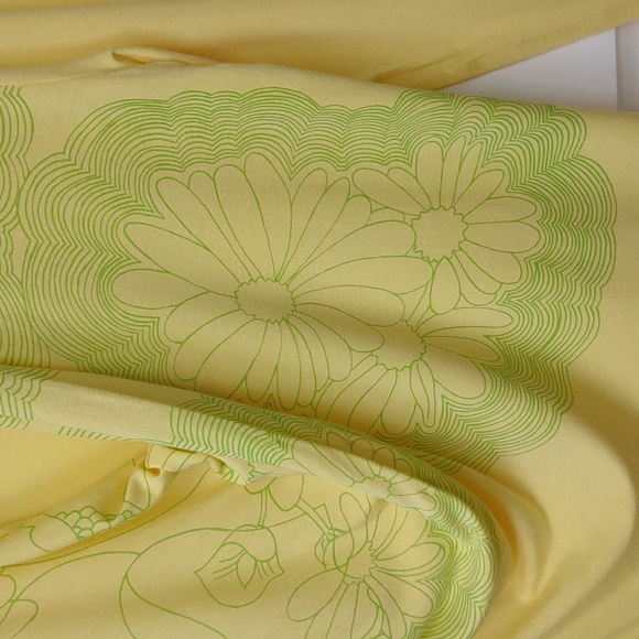 Oilily Lightweight LS Ruffle Cuff Drape V-Neck Yellow Green Floral Graphic Top - Picture 9 of 12